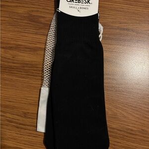 Skull & Bones Black Men’s Grip Socks by Arebesk size L